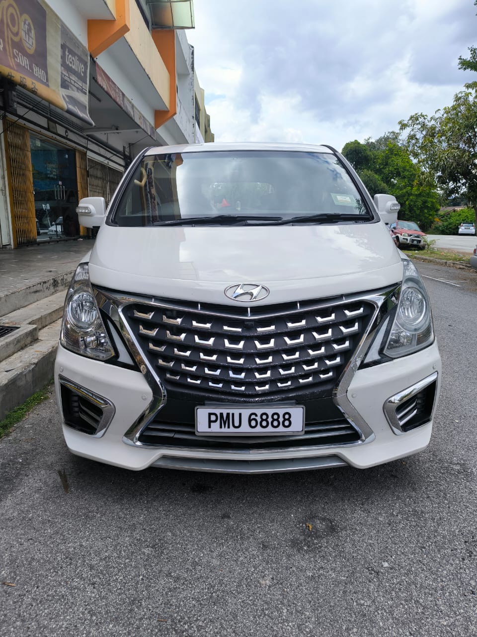 Hyundai Starex